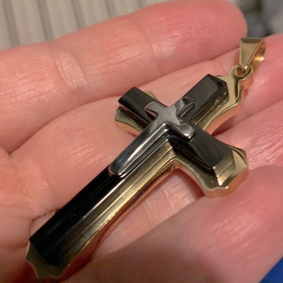 Large Cross With Rolo Chain - Picture 5 of 5